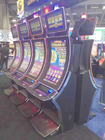 Размер монитора LCD экрана касания PCAP от 10.1inch к 98inch со строением в красочных светах СИД для игрового автомата казино